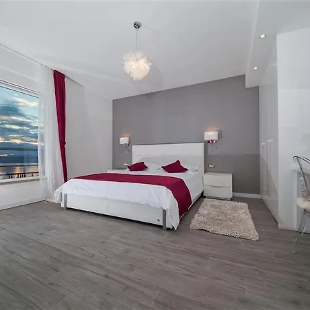 Blue With Pool And Sea View * Makarska