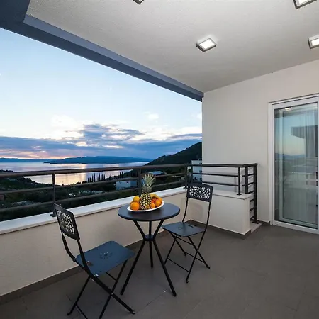 Villa Blue With Pool And Sea View