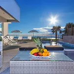 Blue With Pool And Sea View 别墅