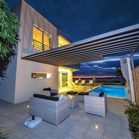 Blue With Pool And Sea View 马卡尔斯卡