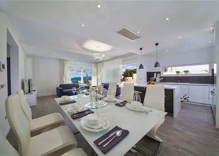 Blue With Pool And Sea View * Makarska