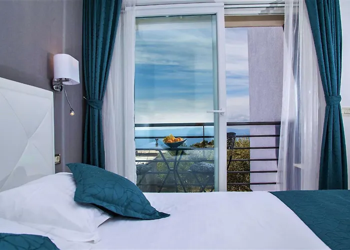 Blue With Pool And Sea View Villa Makarska