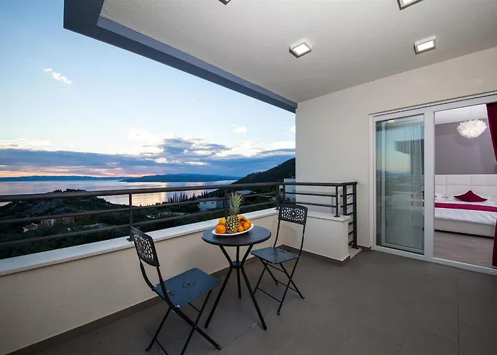 Villa Blue With Pool And Sea View