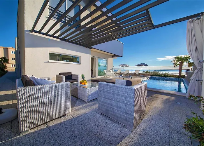 Blue With Pool And Sea View Villa *