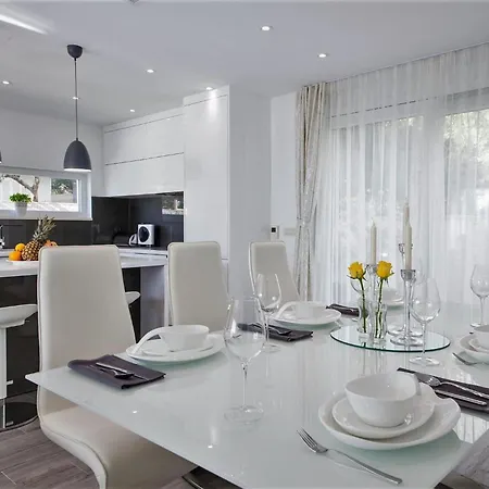 Blue With Pool And Sea View *